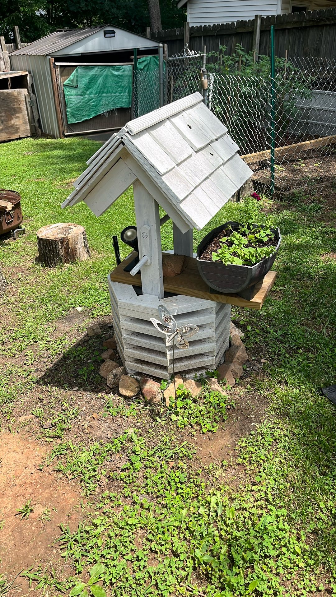 Outdoor Well House Decoration