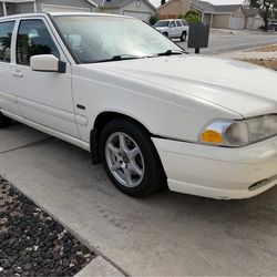 Volvo V70 only 130k miles  gas savor
