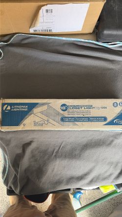 LITHONIA LIGHT 28” Closet Light