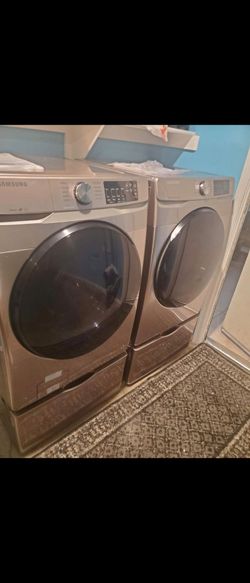 Samsung Front-Load Set w/ Pedestals – 3 Yrs Old – Excellent Condition