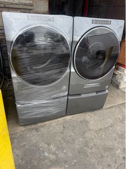 Whirpool front load set with pedestal including