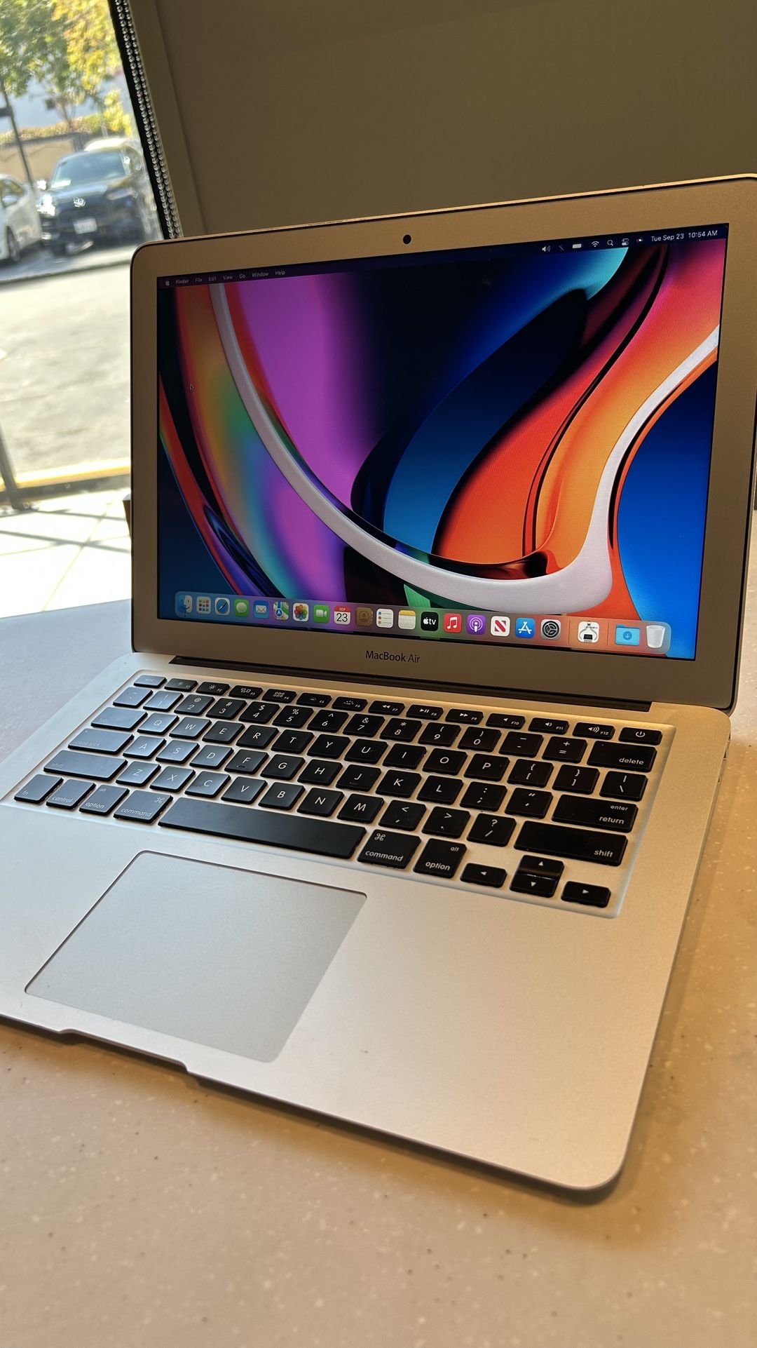 Apple MacBook Air 13” I5/8GB/256GB SSD $200