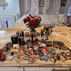 Beautiful Big Lot Of Jewelry 