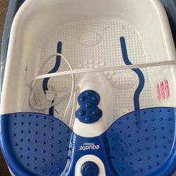 Relaxing Foot Bath Tub with Bubbles and Massage