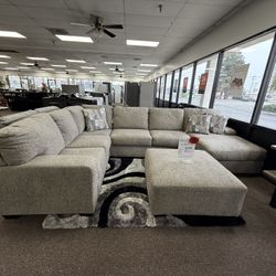 Sectional With Free Ottoman 