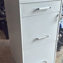 Filing Cabinet With Key