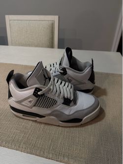 Air Jordan 4 Retro Military black Size 10