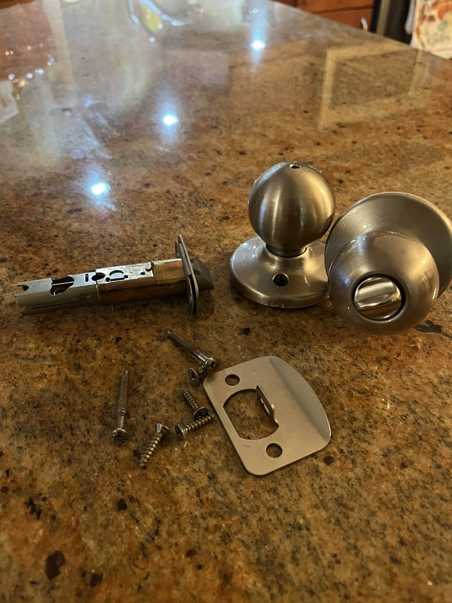 Bedroom Door Handle With Inside Lock $5