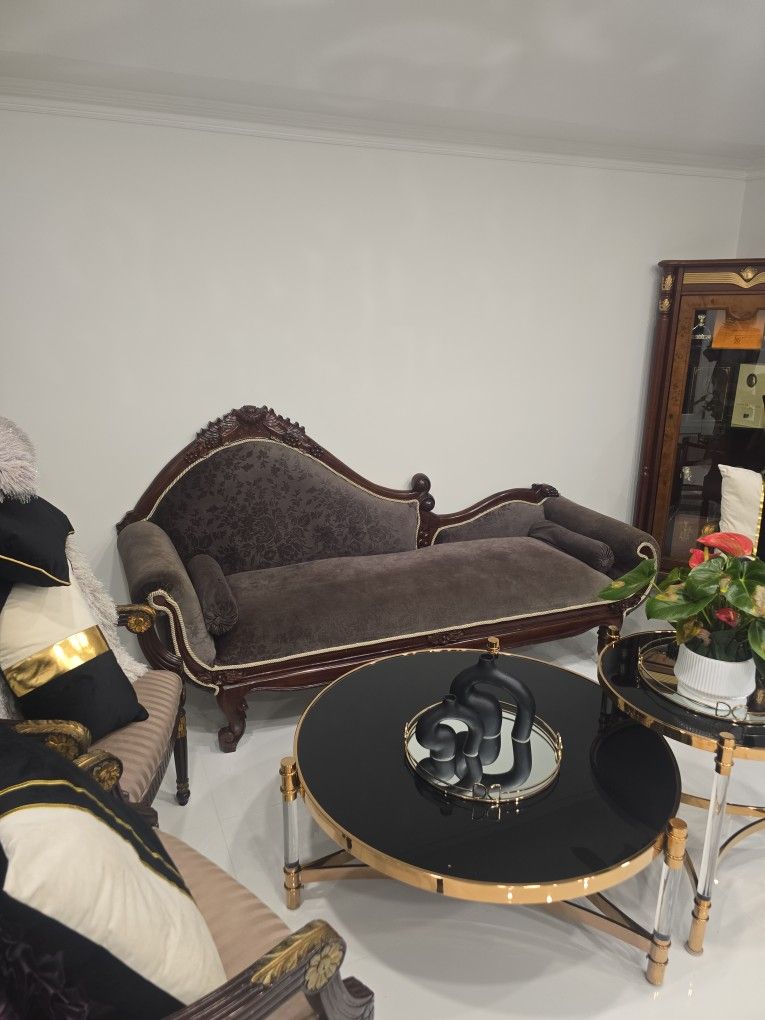 Cleopatra Sofa Vantage