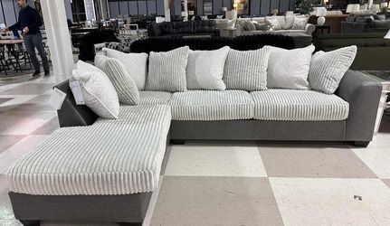 💞OM 💞  Brand New Living Room Sectional Couch with Chaise