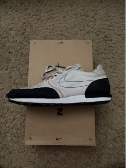 Nike Daybreak Type size 9 mens / size 10.5 women’s shoes