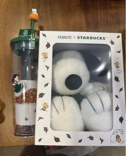 New Starbucks x Snoopy Collab Lot of 2 Clear Tumbler and Plush Snoopy in the box
