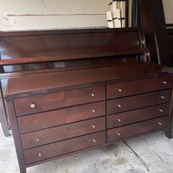 Dresser Solid wood. Also I Can Do Delivery Too For Extra Fee. 