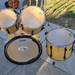 Tama Drum Set
