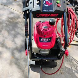 Troy Pressure Washer With A Honda Motor