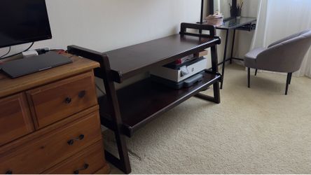 Solid wood heavy TV stand