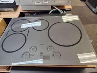 Cafe 30" Smart Touch-Control Induction Cooktop