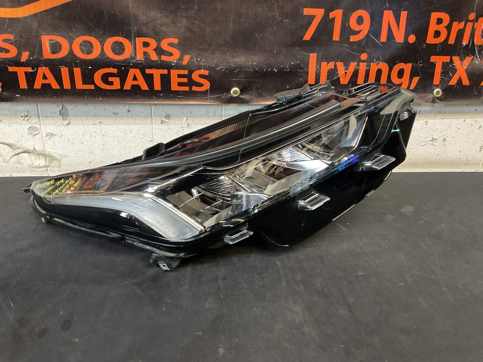 CADILLAC CT5 RH HEADLIGHT 2020-2024 OEM