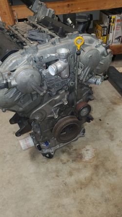 Nissan 3.7 motor