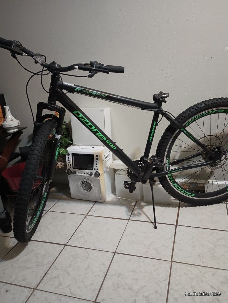 OZONE 500-- 29" Mountain Bike { NEW {