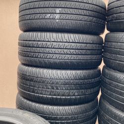 235/55R17 Marca Goodyear En Perfectas Condiciónes De Vida 