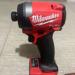 Milwaukee New 1/4” Impact Fuel - 3 Speeds Nuevo