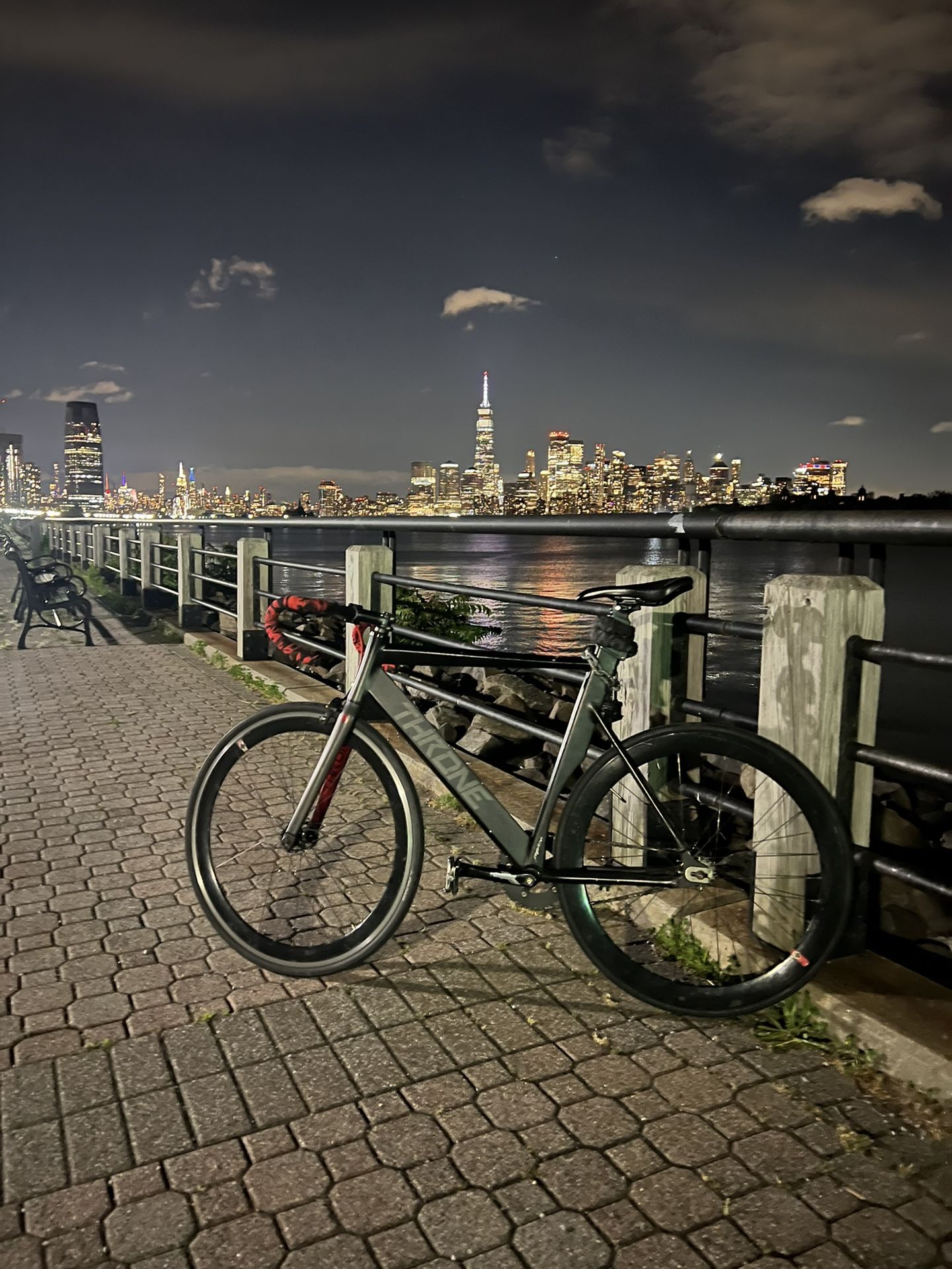 CUSOME THRONE FIXIE BIKE CARBON FIBER FORK