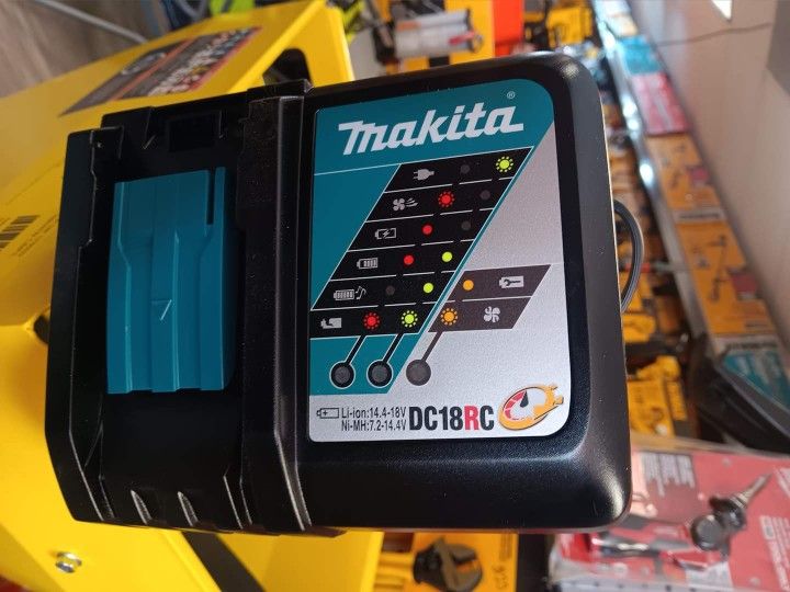 MAKITA 18V CHARGER