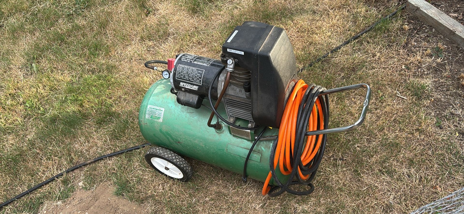 Working air compressor with 25 foot high pressure hose