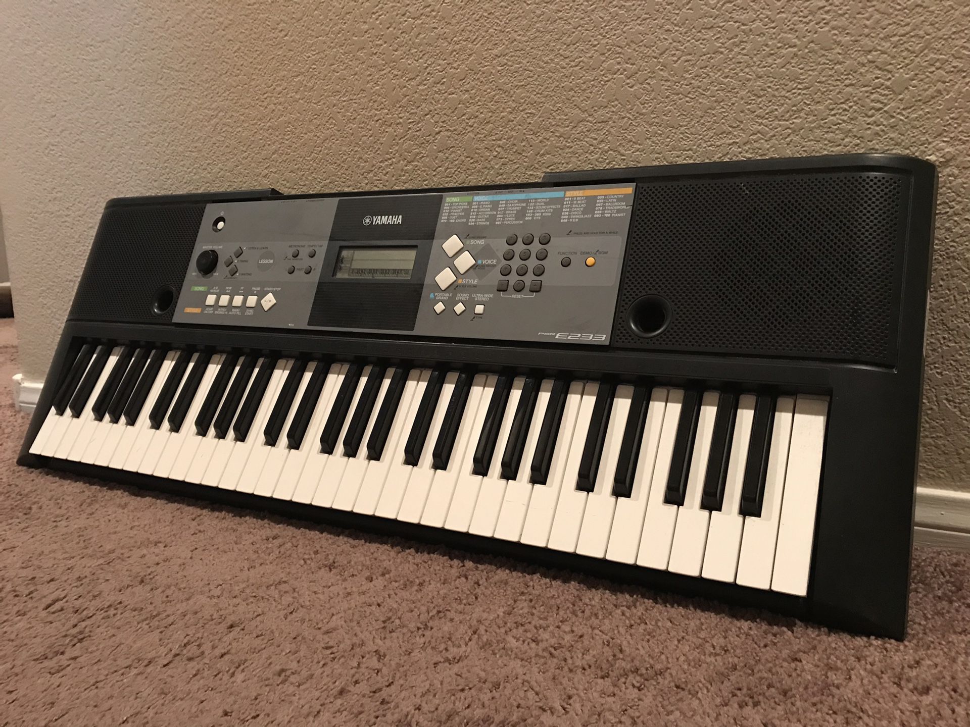 Yamaha PSR-E233 Keyboard / used for Sale in North Las Vegas, NV