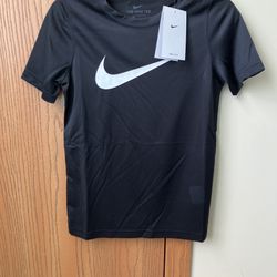 Boys Nike Short Sleeve T-Shirt Size S