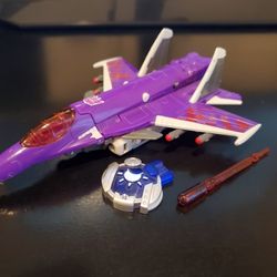 Transformers Cybertron Skywarp Deluxe Class