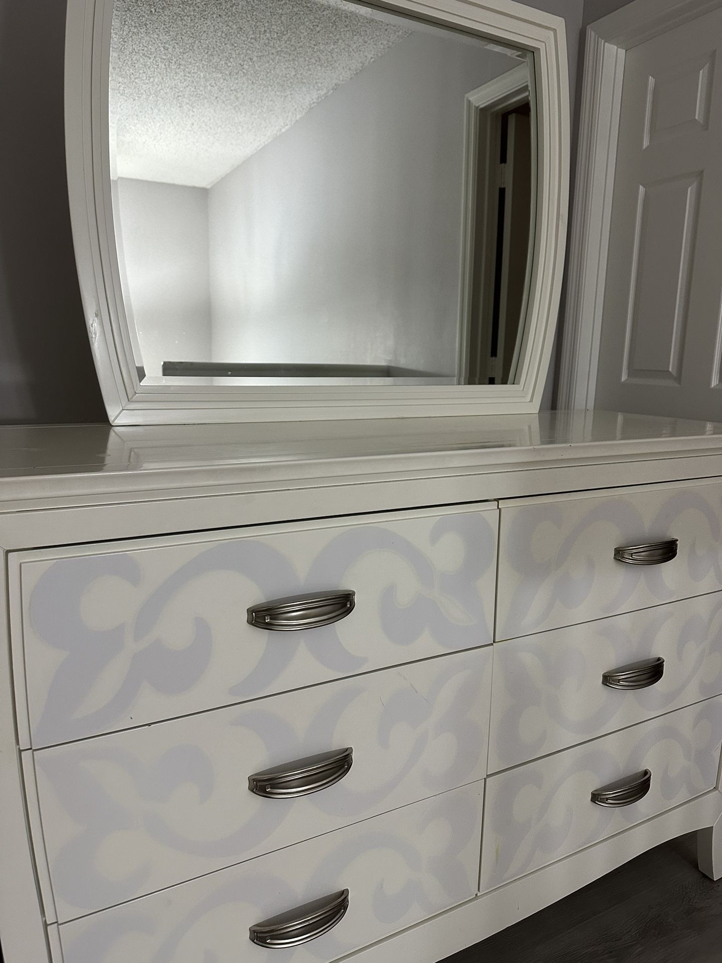 White Dresser With Mirror