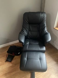 leather recliner x2  $ 25