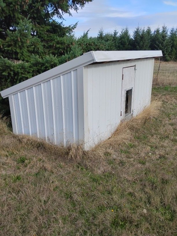 Big Buitifule Dog House Make Offer