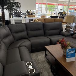 BRAND BEW Black Reclining Electrical Couch - Easy Clean - SAME DAY DELIVERY - Cup Holders - Phone Charing Ports