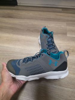 Womens size 7.5 under armor shoes