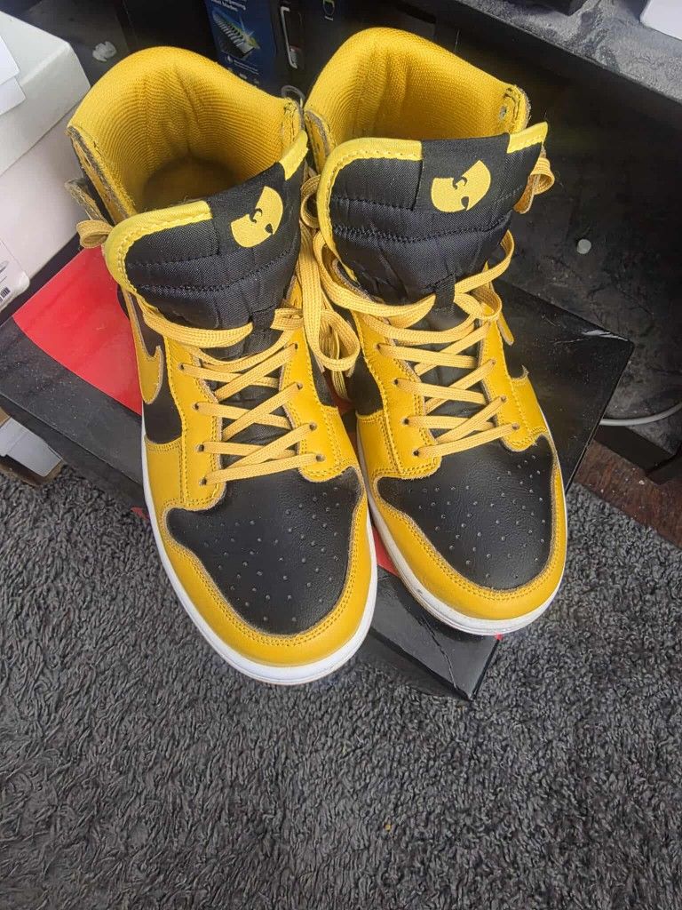 Black And Yellow Uptown With The W Logo Size 11