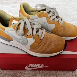 Nike Air Berwuda PRM Gold Men’s sneakers Size 8