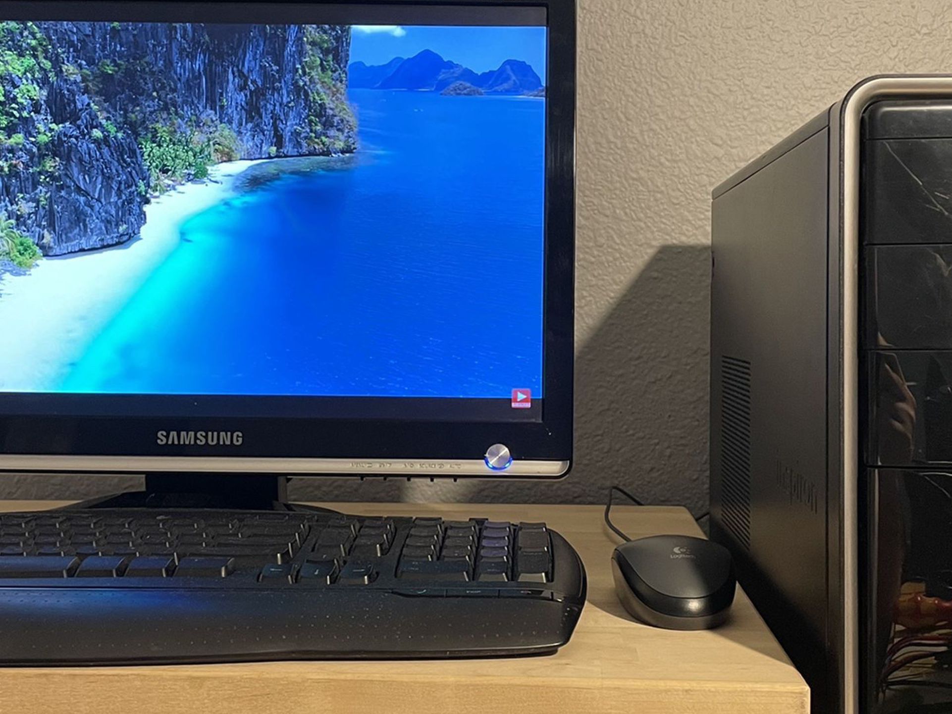 Dell Computer Inspiron 3847 With 19” Samsung Monitor