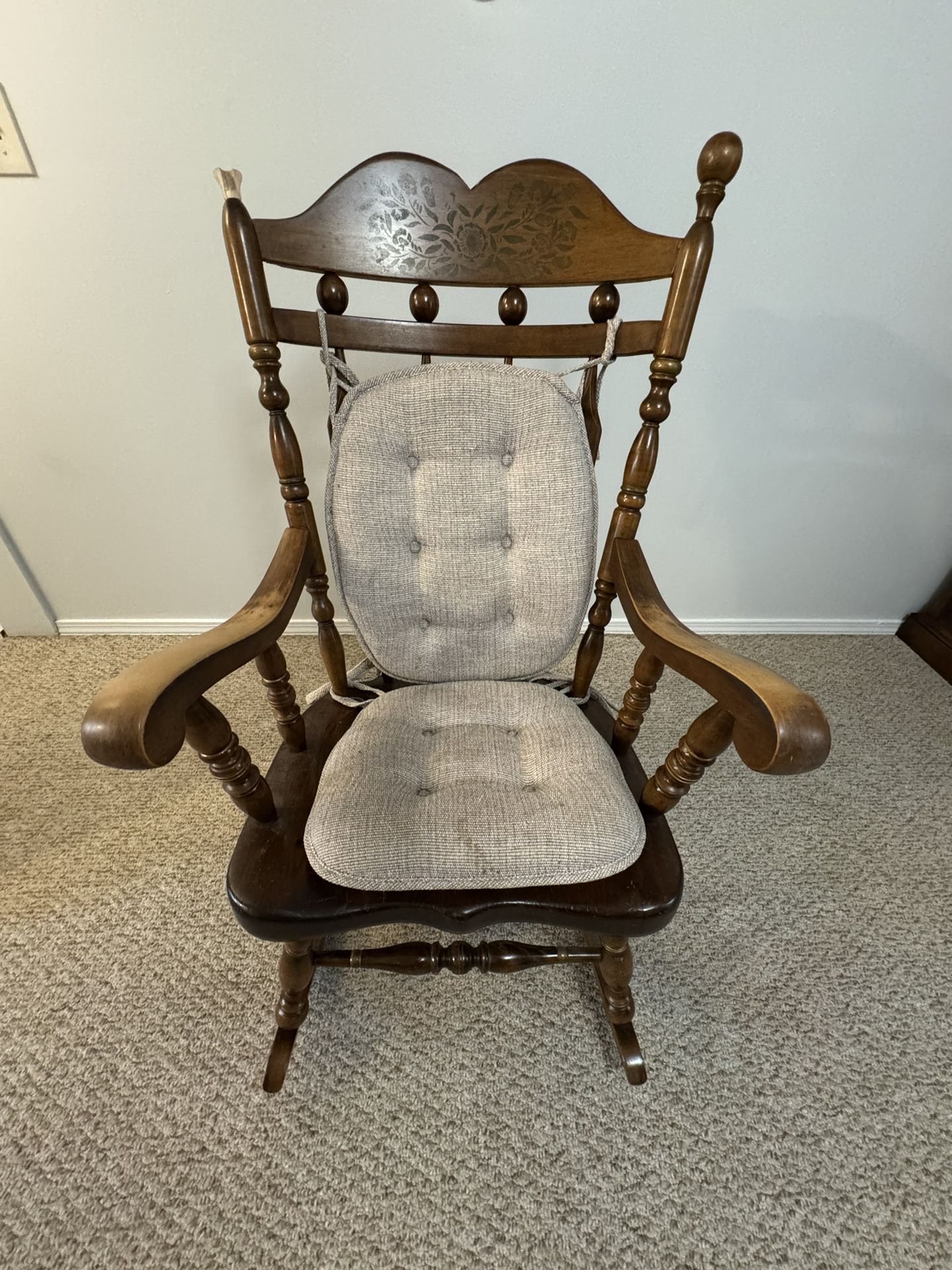 1920’s Rocking Chair Great Condition