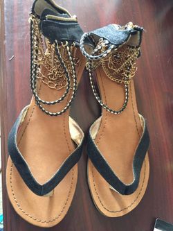 Sandals size 10