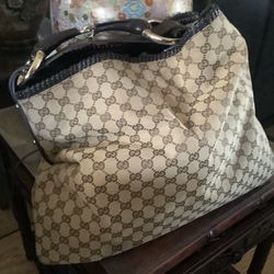 GUCCI GG Canvas Horsebit Large Hobo Bag 114900