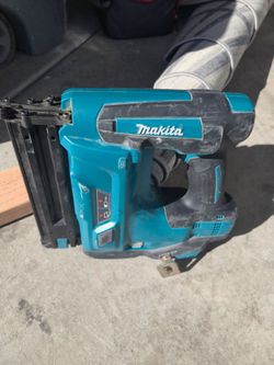 Makita Brad nailer