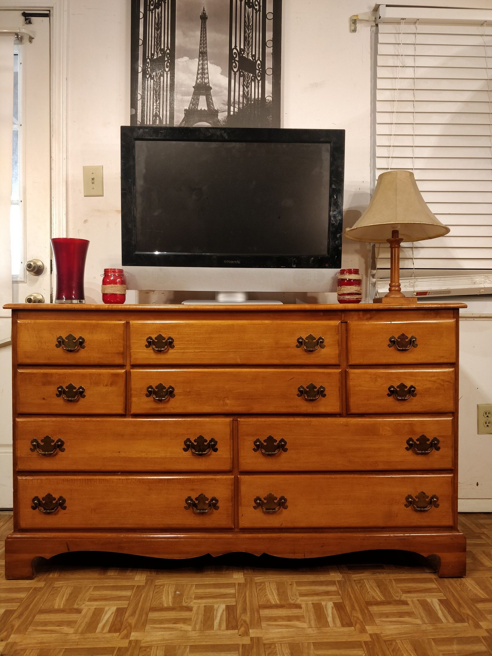 Nice solid wood long dresser with big drawers in good condition, all drawers working well dovetail drawers. L56"*W19"*H33.5"