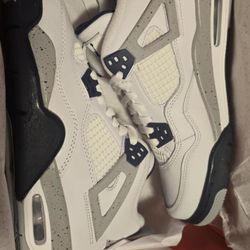 Air Jordan 4 Retro “Midnight Navy”