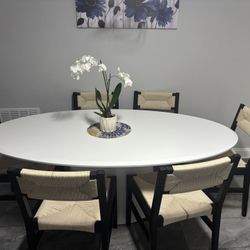 Sleek 75-inch oval dining table & 6  Chairs 