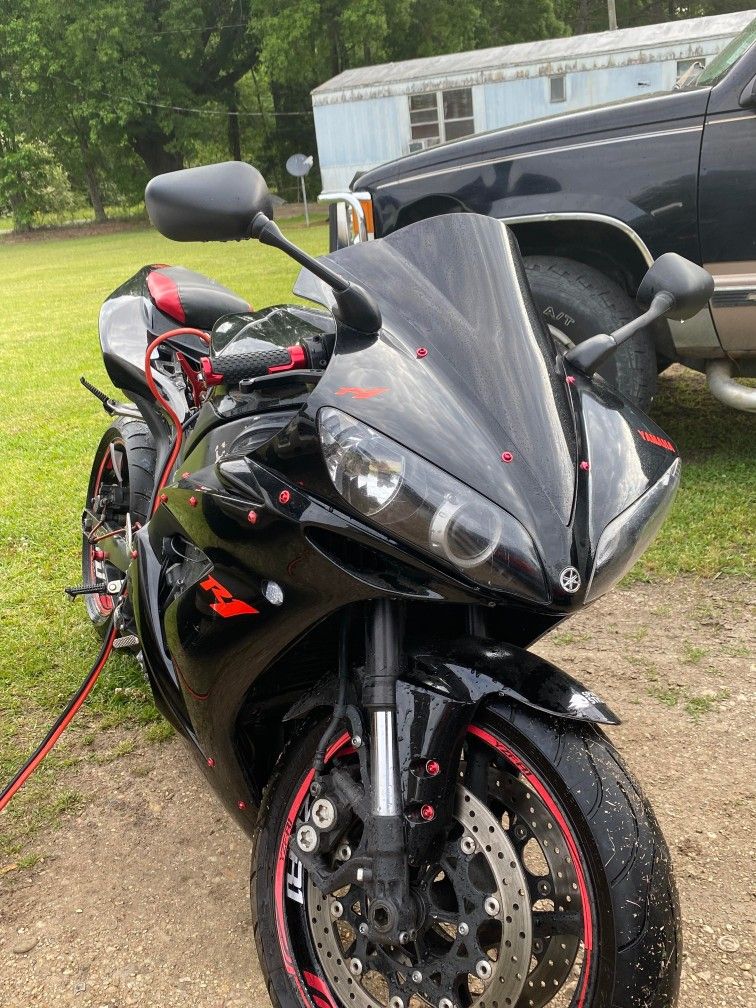 1000 R1 Motorcycle 