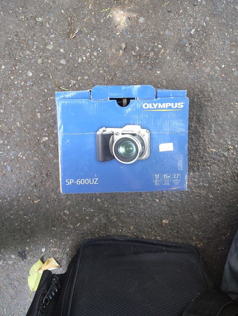 Olympus SP-600UZ Digital Camera