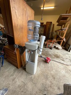 5 gallon water tower HOT and COLD !!!!!